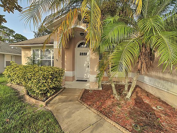 2nd image of 1475 California Dr