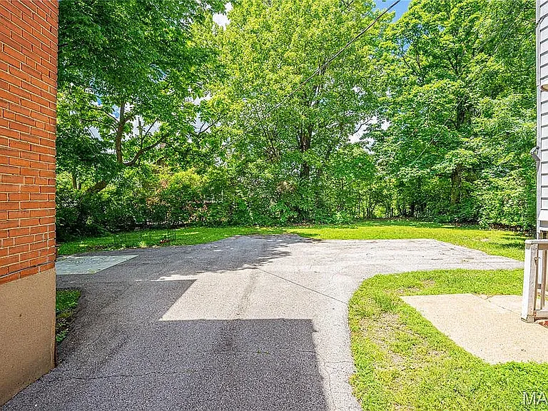 1323 Woodland Dr — Photo 4
