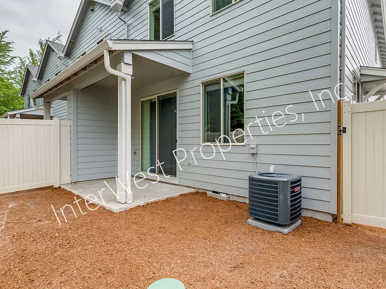 10317 NE 61st Cir — Photo 44