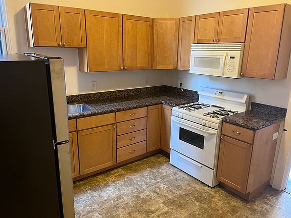 5th image of 1380 Washington St APT 3