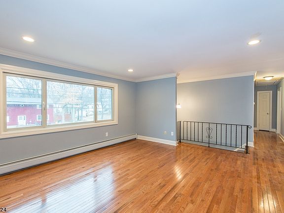 4th image of 310 Durban Ave
