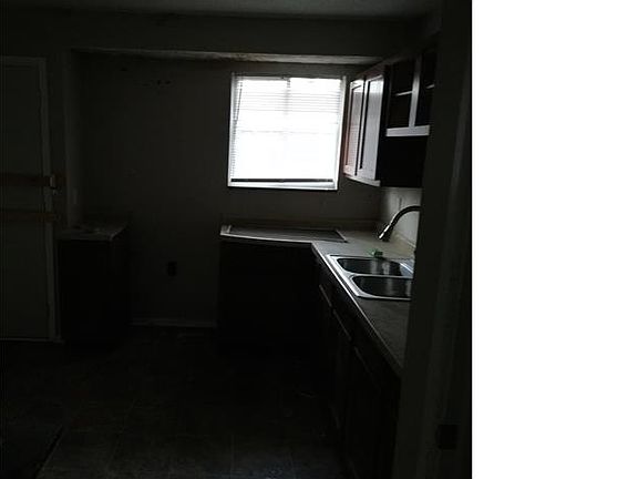 2nd image of 5362 E 41st St