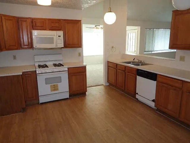 1211 Grand Junction Dr — Photo 10