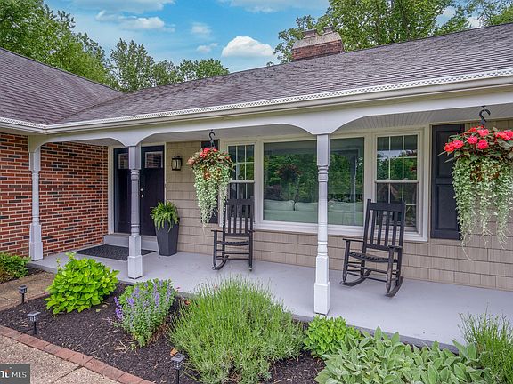 4th image of 603 Parker Ct