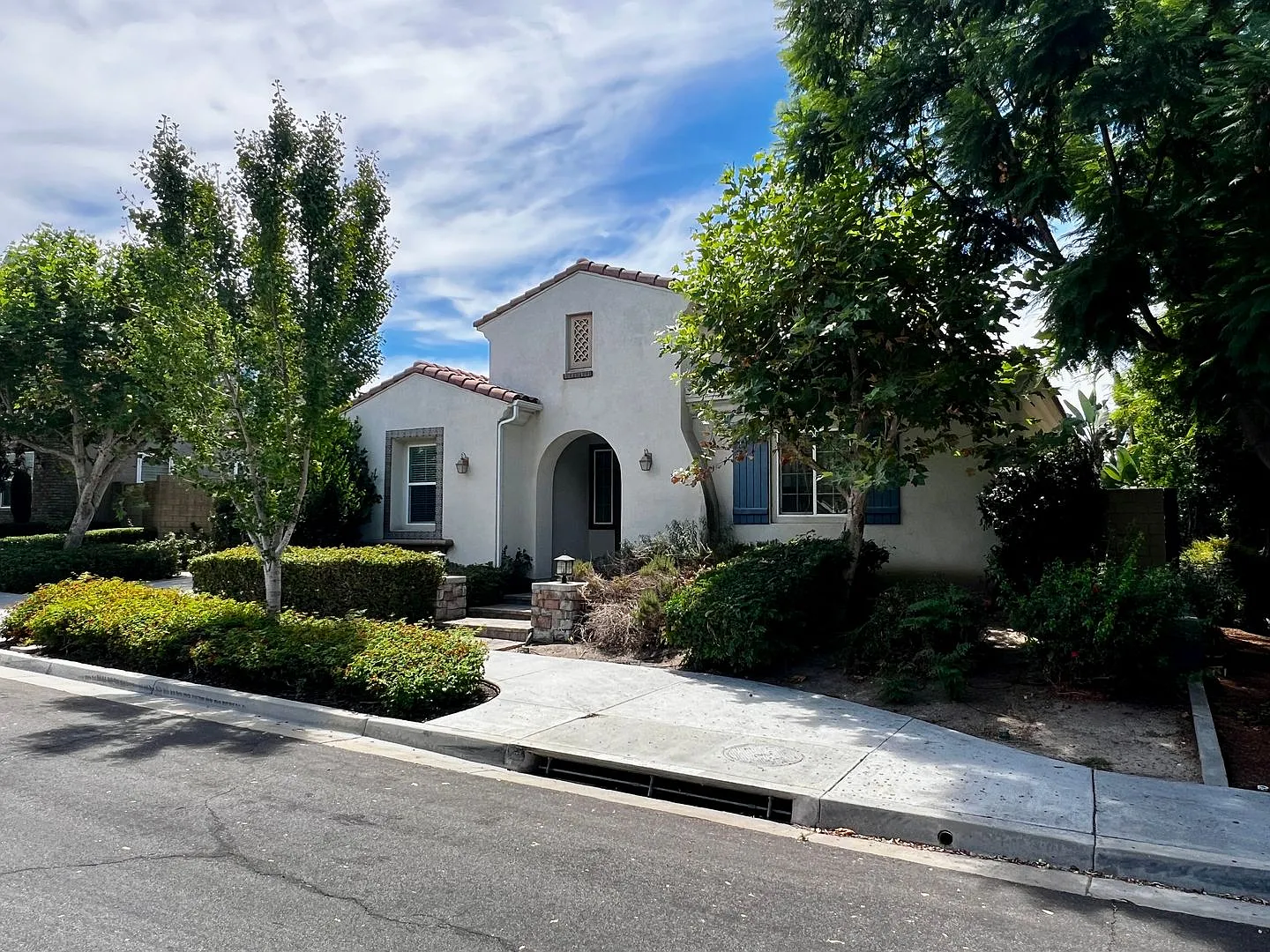 734 Laceflower Beautiful 3 Bedroom Irvine Home Upgraded Kitchen 2-Car Garage Fenced Backyard Yard... — Photo 2