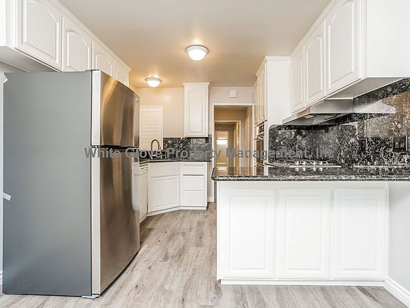 5th image of 2623 Balfour Ave