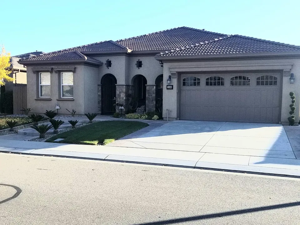 2266 Maple Hollow Ln