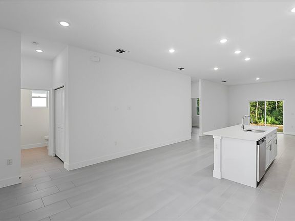 5th image of 3994 SW Shorewood Dr