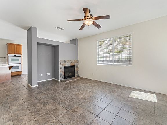 4th image of 29332 Kelly Ct