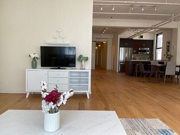 4th image of 11 W 17th St APT 11