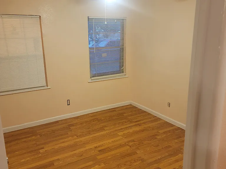2915 Cummings St — Photo 8
