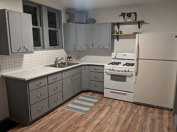 Kitchen, appliances included