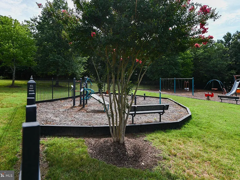 1401 Deep Gorge Ct — Photo 31