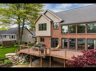 3925 Chevron Dr, Highland, MI
