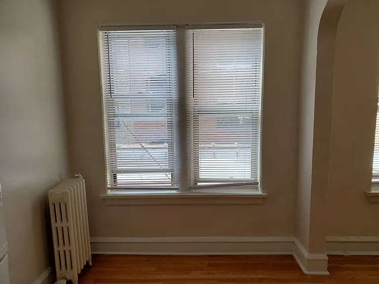 810-32 Dempster/1245 Elmwood — Photo 5