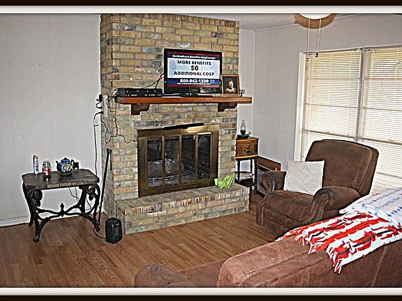 3rd image of 400 Lakecrest Dr