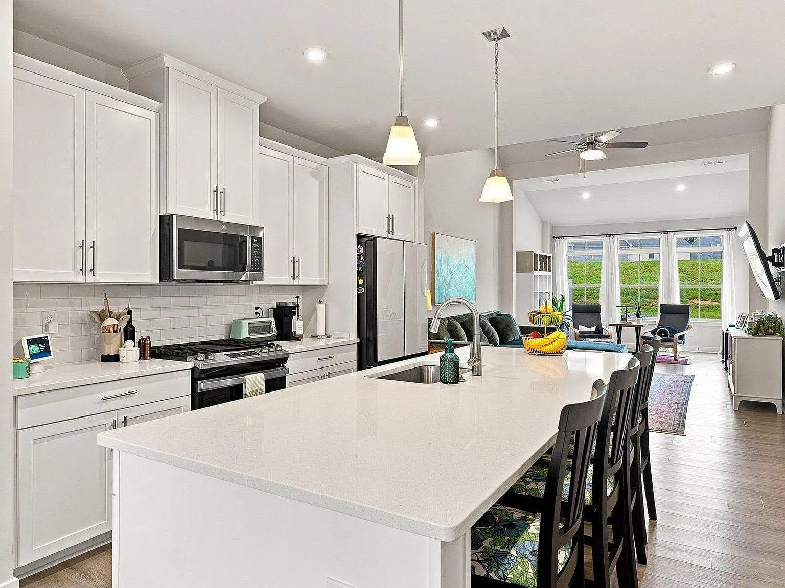 3 bed, 2.5 bath, 2078 sqft, $2,250 — Photo 3