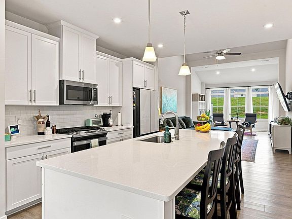 3rd image of 44 Moss Hollow Way