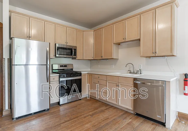 243 E 11th St #2 — Photo 4