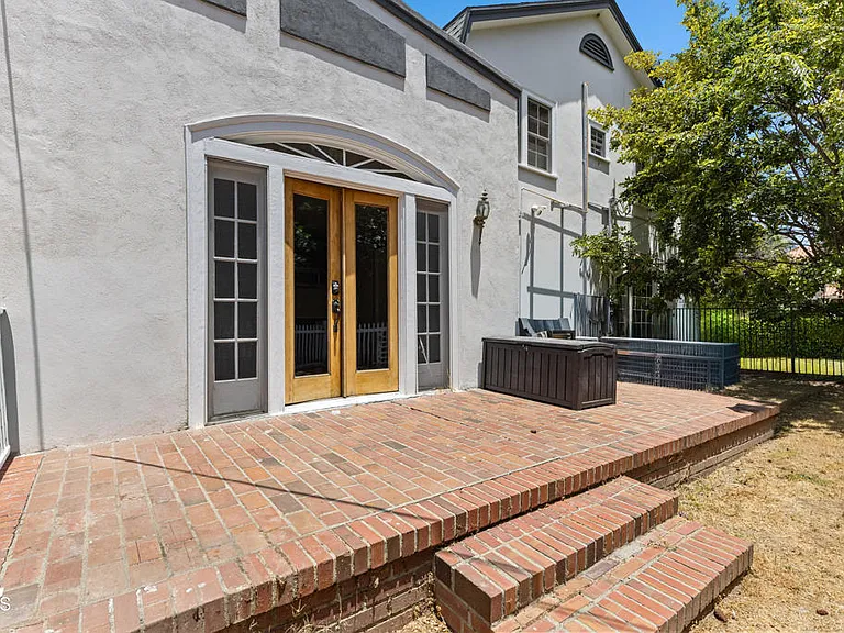 1115 S Wilton Pl #B — Photo 9