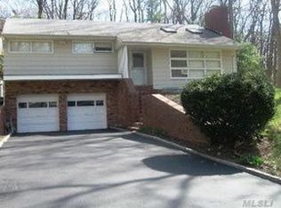 6 Ray Ct, Melville, NY 11747