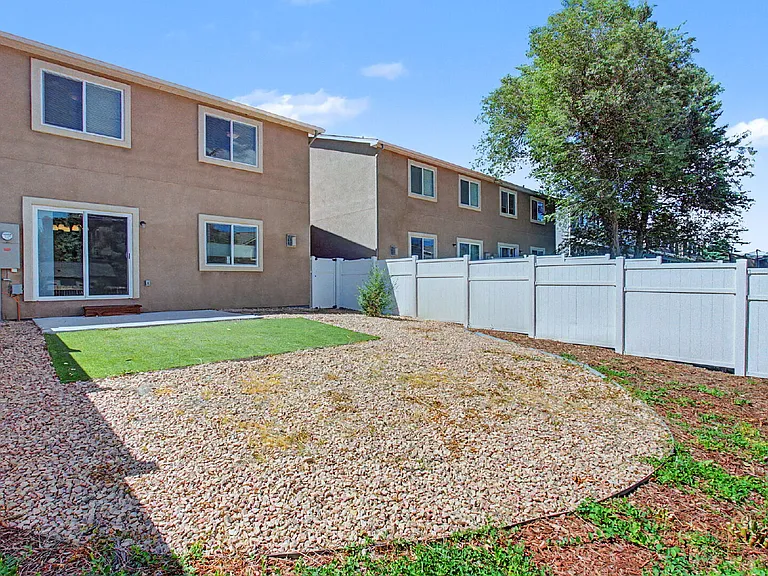 4209 Date St — Photo 38