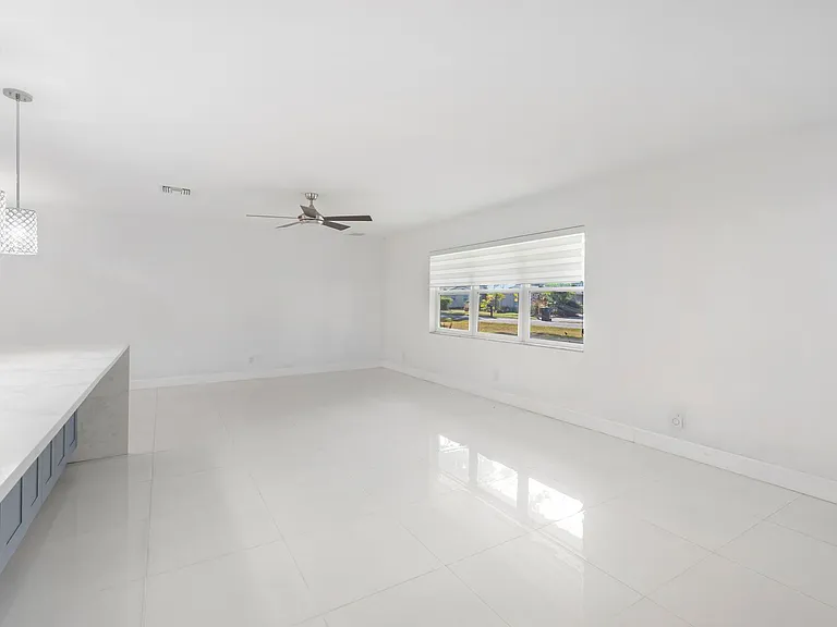 608 Overhill Dr — Photo 5