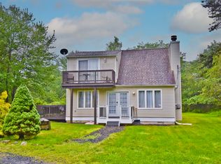 594 Sullivan Trl, Long Pond, PA 18334