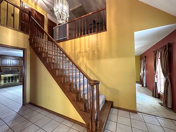 4th image of 608 N Bismark Ave