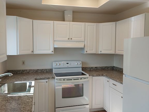 4th image of 574 12th St APT B