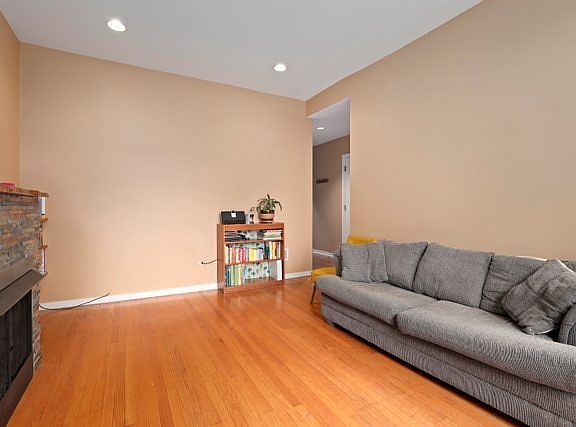 4th image of 5248 N Winthrop Ave APT 3S