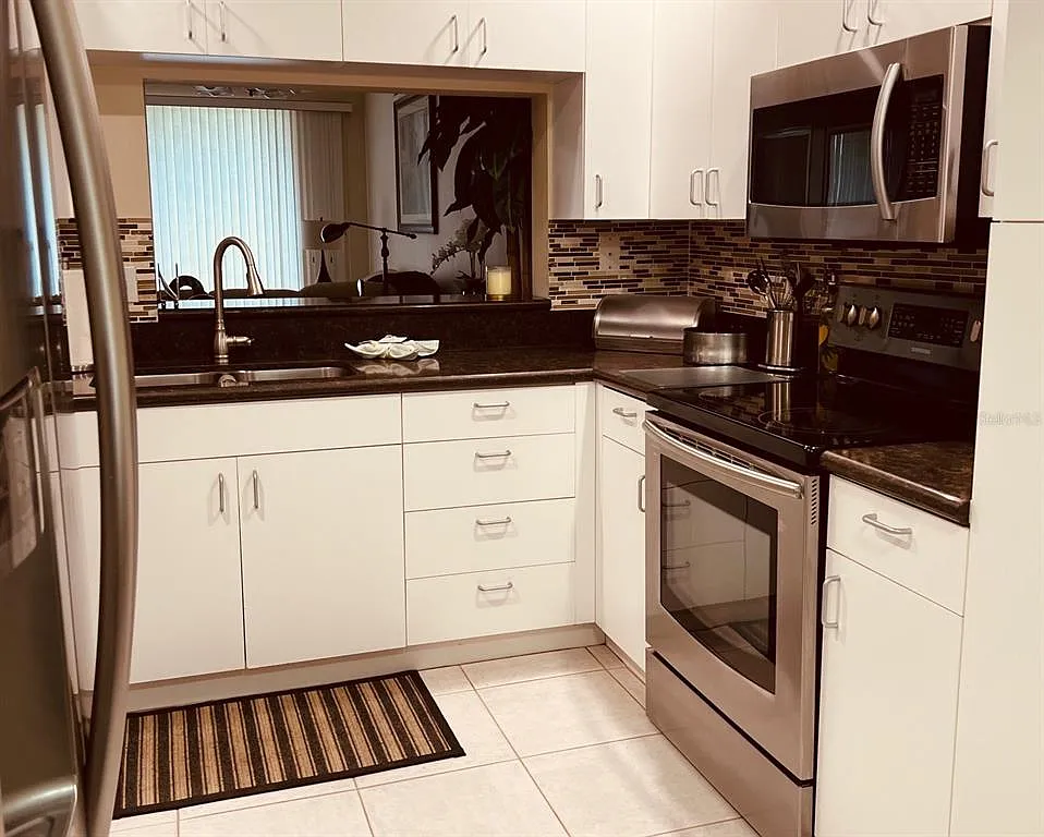 2 bed, 2.0 bath, 1106 sqft, $5,000 — Photo 3
