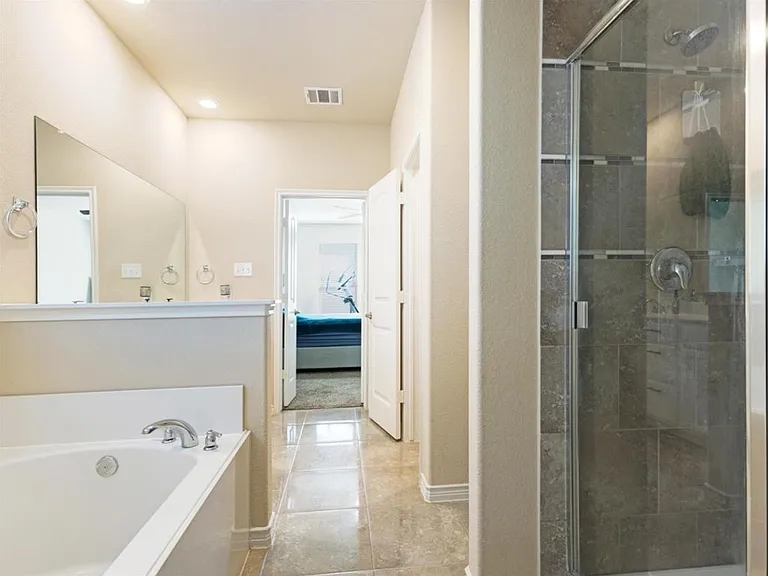 2109 Lake Hawthorne Trl — Photo 15