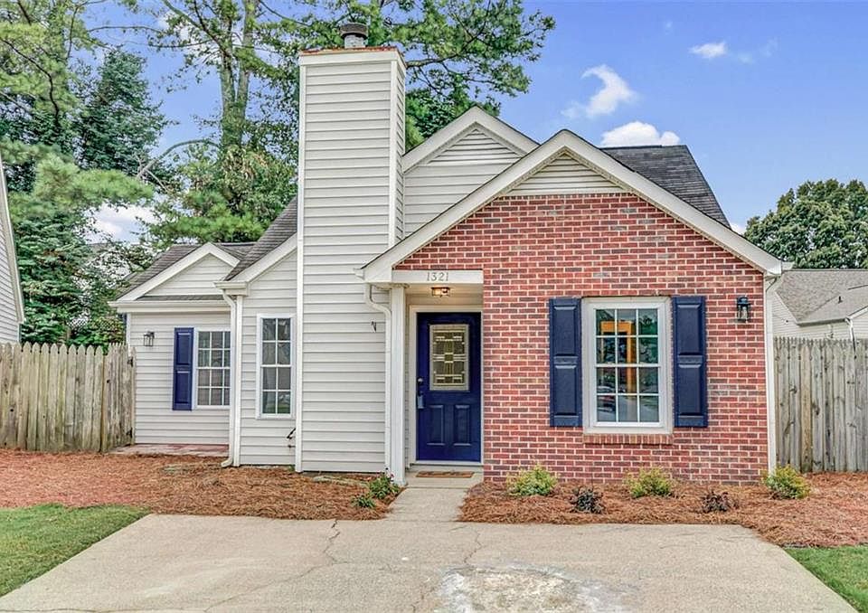 1st image of 1321 Yorkshire Ln