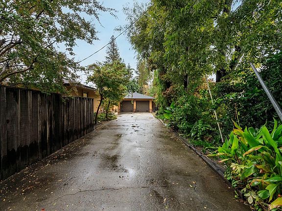 3rd image of 428 W Roseburg Ave