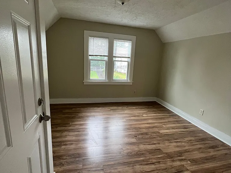 395 Stanley St #3RDFL — Photo 2