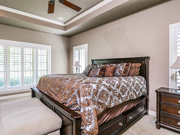 3rd image of 4947 Carly Ln