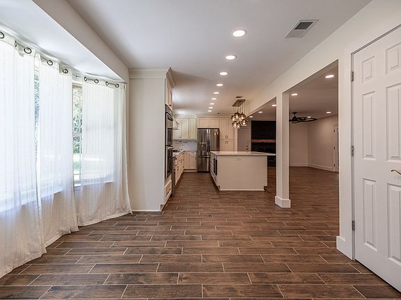 4th image of 10736 Pecan Dr
