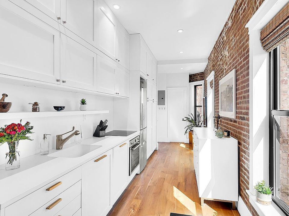1st image of 249 E 7th St APT 18