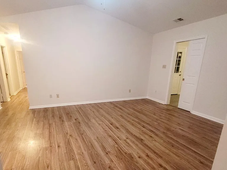 1003 River Bend Rd — Photo 6