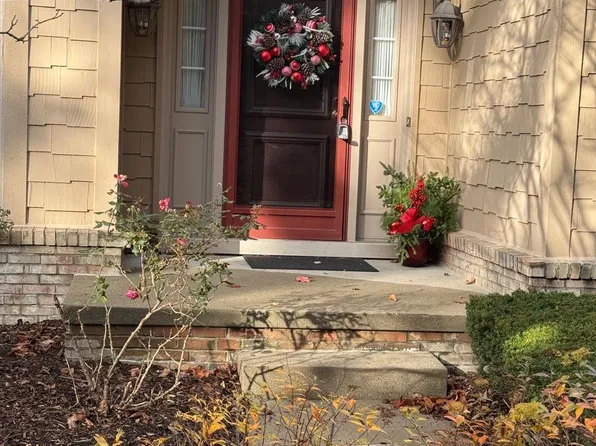 589 Cambridge Way #566, Bloomfield Hills, MI 48304