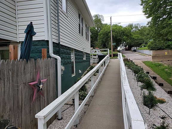 4th image of 1700 W 1st St