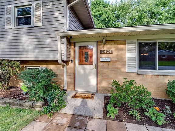 3rd image of 4424 Burchdale St