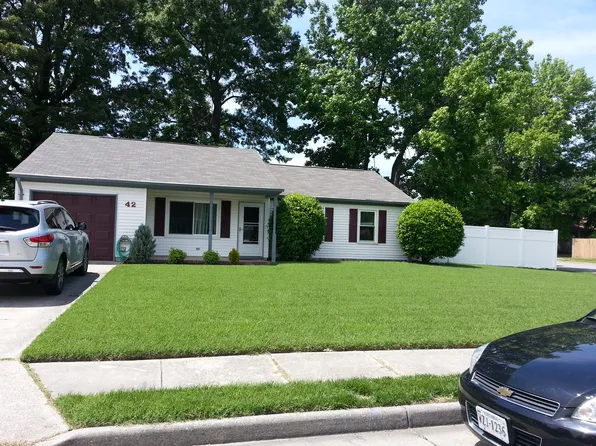 42 Sanlun Lakes Dr, Hampton, VA 23666