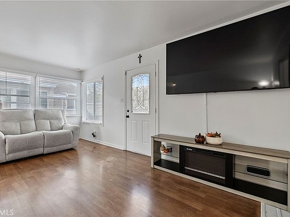 4th image of 38609 Ladelle Ave
