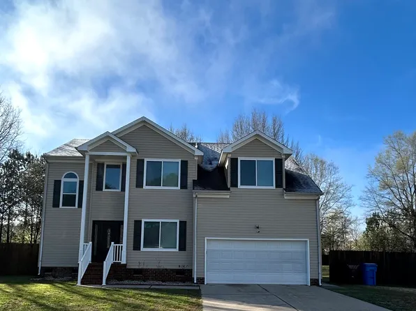 631 Erin Ln, Chesapeake, VA 23323