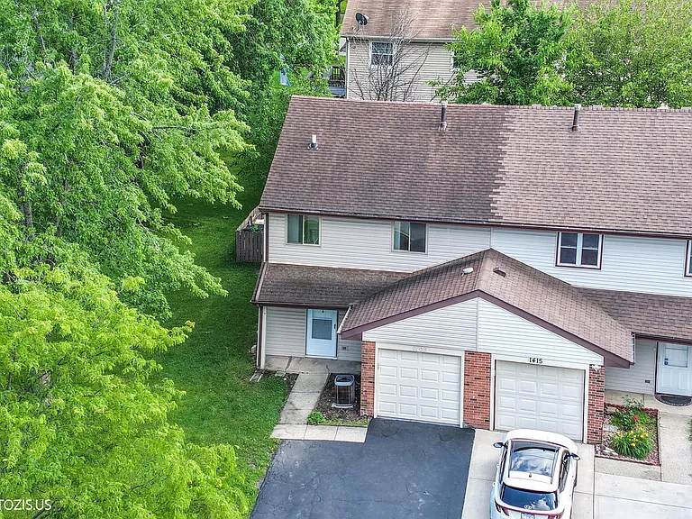 1405 Merrimac Ln N — Photo 1