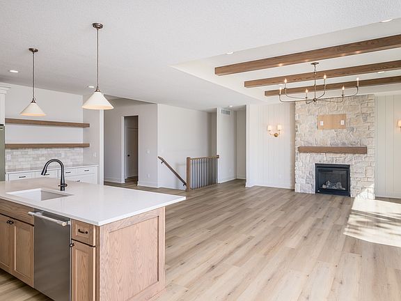 3rd image of 807 Bridgeview St