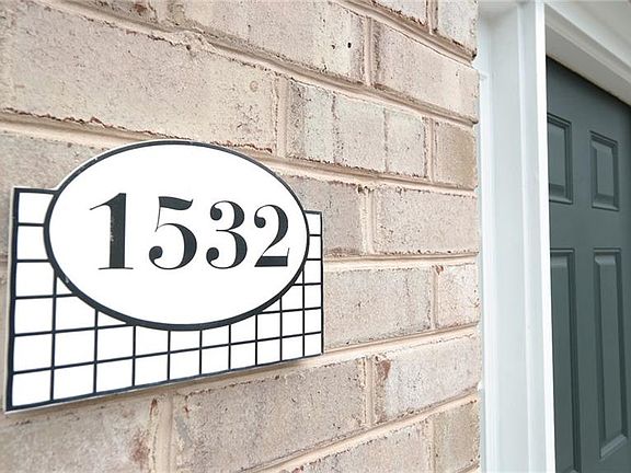 3rd image of 1532 Penton Mews