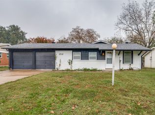 212 NW Jayellen Ave, Burleson, TX 76028